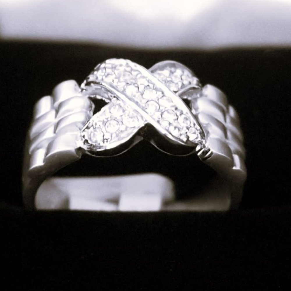 New Lady's Fashion X and Jubilee Band Ring .925 Sterling Silver